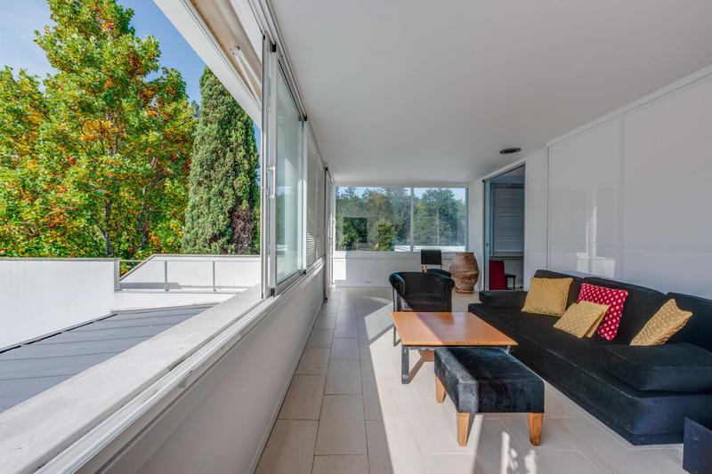 Maison contemporaine - 380 m² - 10 pièces
