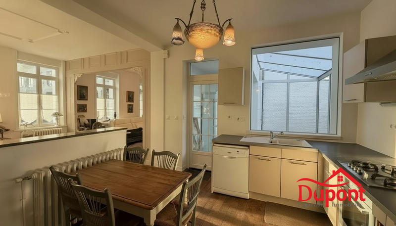 Maison - 300 m² - 7 pièces