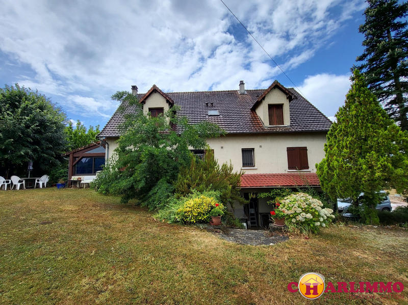 Maison traditionnelle - 181 m² - 6 pièces