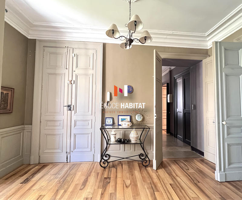 Appartement - 225 m² - 7 pièces