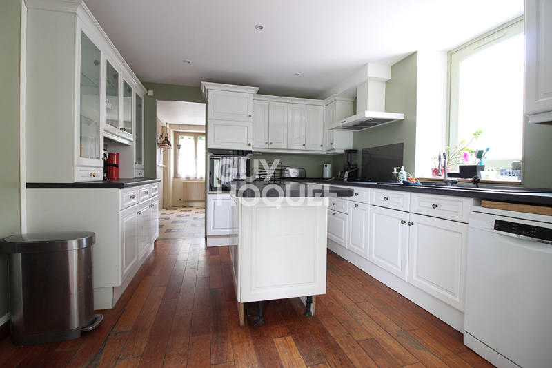 Maison - 211 m² - 8 pièces