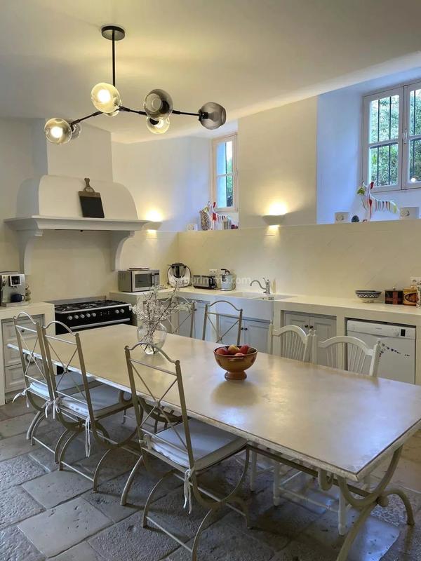 Maison - 433 m² - 15 pièces