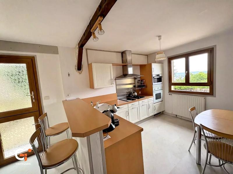 Maison - 206 m² - 7 pièces