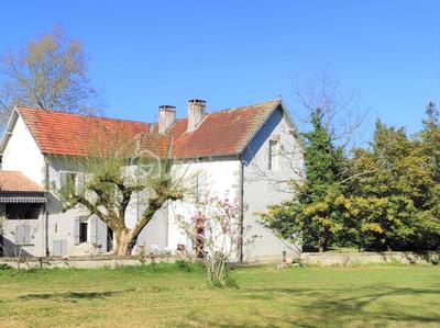 Demeure - 366 m² - 9 pièces