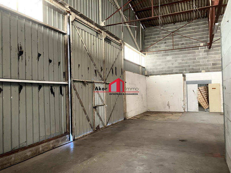 Local d'activités - 1 000 m² - 2 pièces