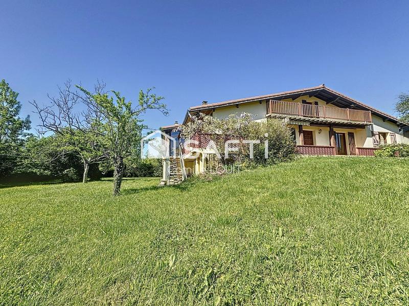 Maison - 217 m² - 8 pièces