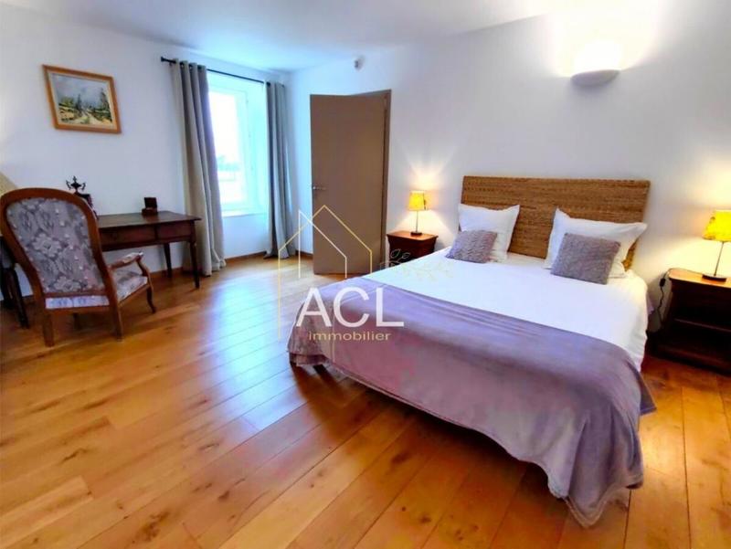 Propriété - 360 m² - 11 pièces