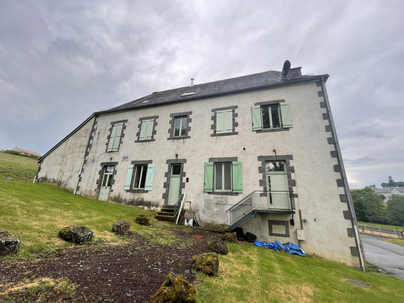 Maison - 337 m² - 16 pièces