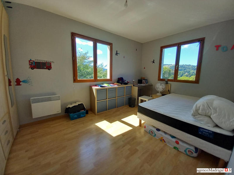 Maison traditionnelle - 135 m² - 5 pièces