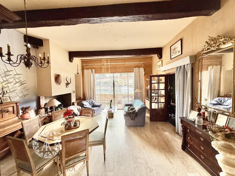 Maison de village - 240 m² - 7 pièces