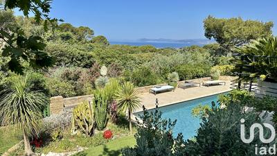 Maison - 247 m² - 7 pièces