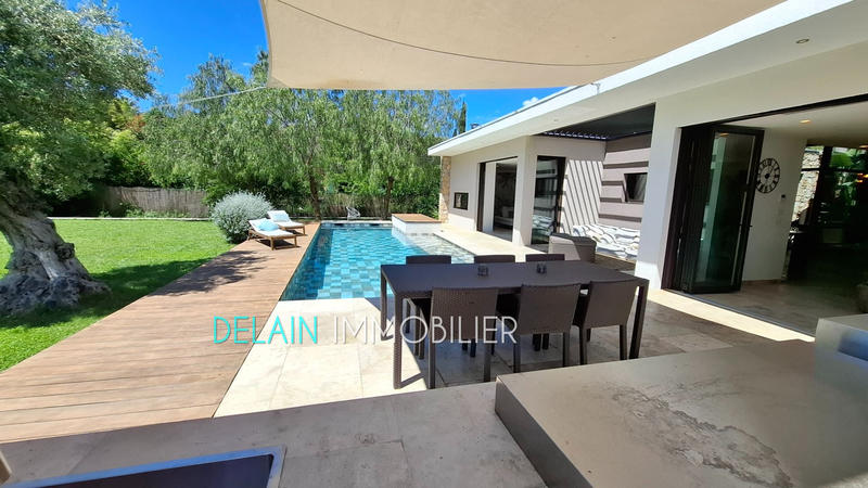 Maison - 257 m² - 5 pièces