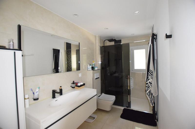 Villa - 248 m² - 8 pièces