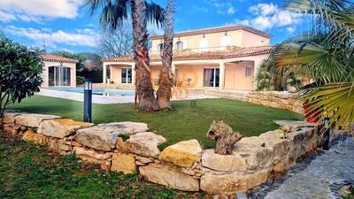 Propriété - 250 m² - 7 pièces