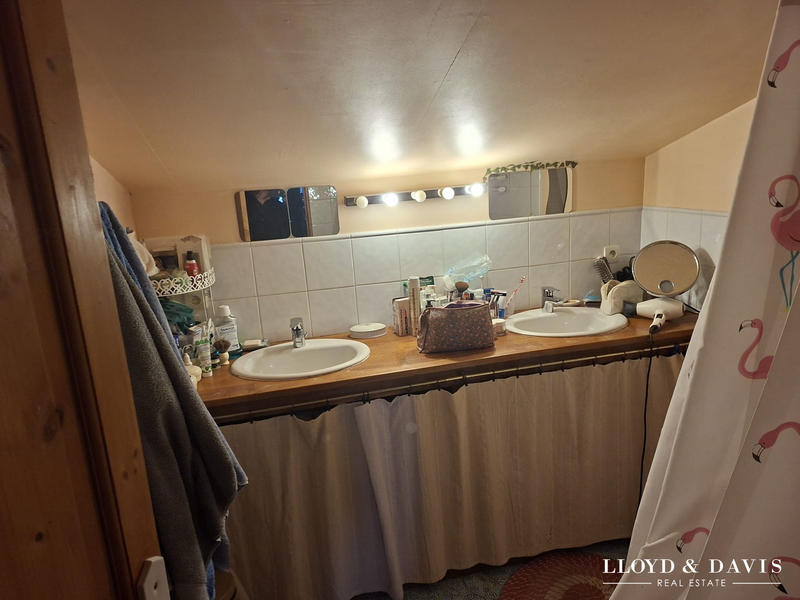 Maison - 201 m² - 9 pièces