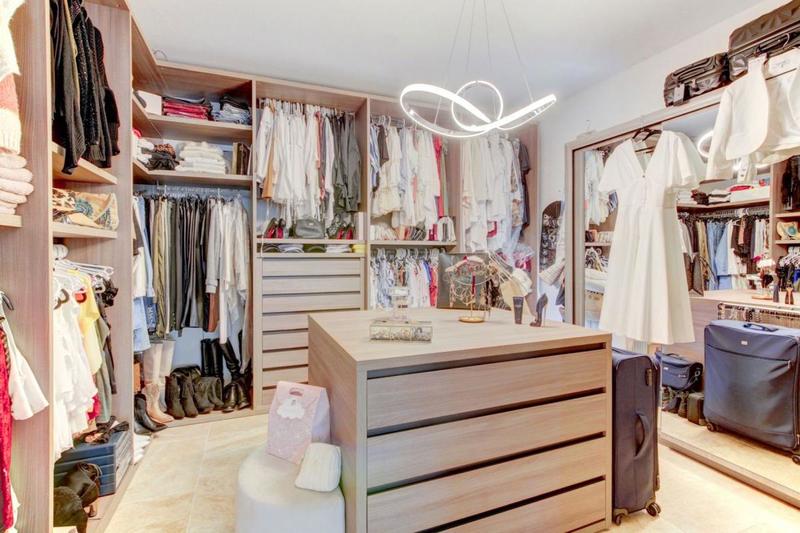 Maison - 203 m² - 8 pièces