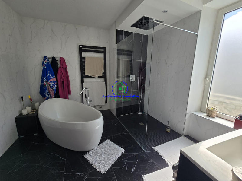 Maison ancienne - 202 m² - 5 pièces