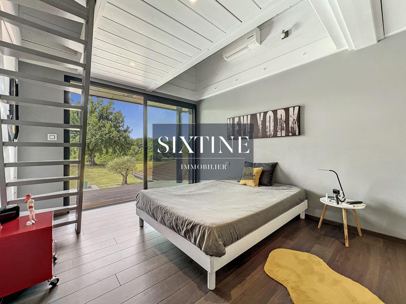 Maison contemporaine - 254 m² - 7 pièces