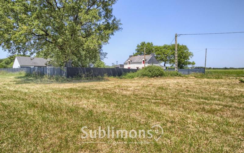 Terrain constructible - 890 m²