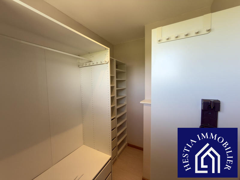 Maison - 205 m² - 9 pièces