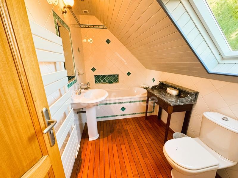 Propriété - 209 m² - 7 pièces