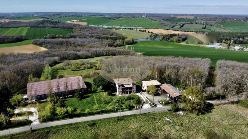 Maison - 706 m² - 22 pièces