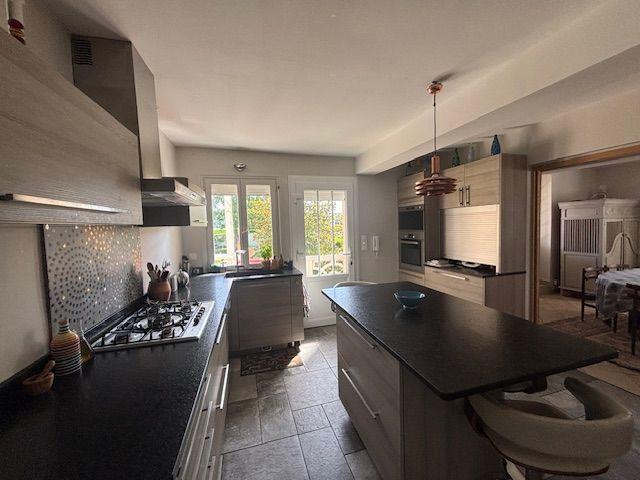 Villa - 222 m² - 7 pièces