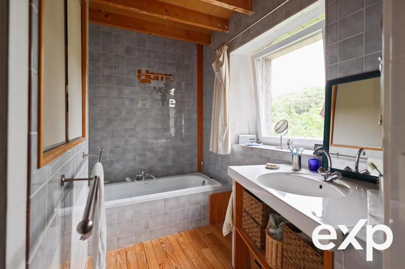 Demeure - 301 m² - 7 pièces