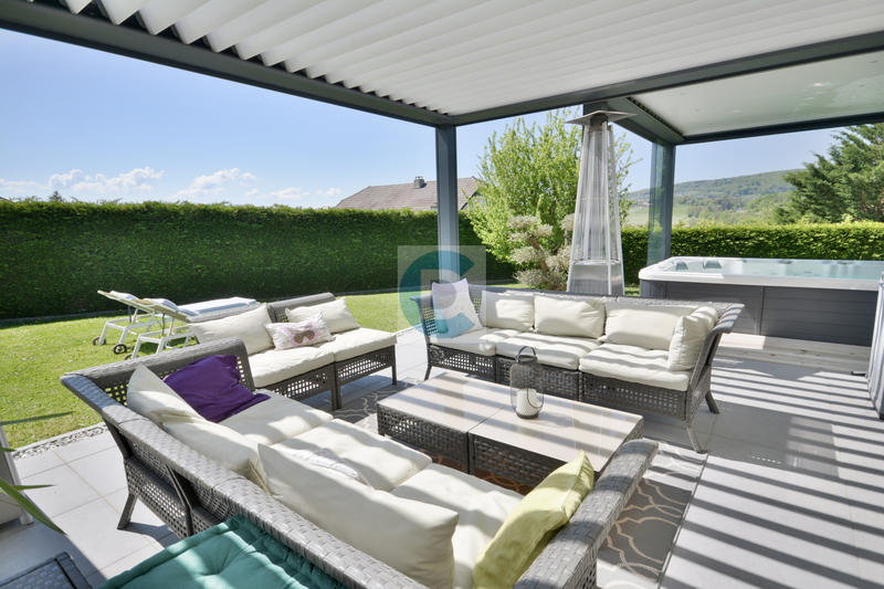 Maison - 228 m² - 8 pièces