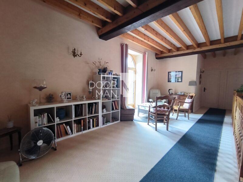 Propriété - 297 m² - 13 pièces