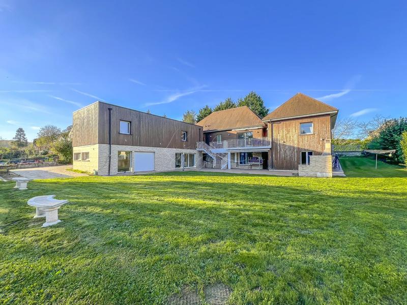 Maison traditionnelle - 363 m² - 10 pièces