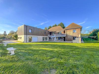 Maison traditionnelle - 363 m² - 10 pièces