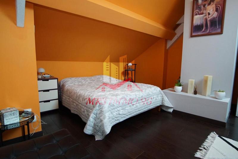 Propriété - 389 m² - 8 pièces