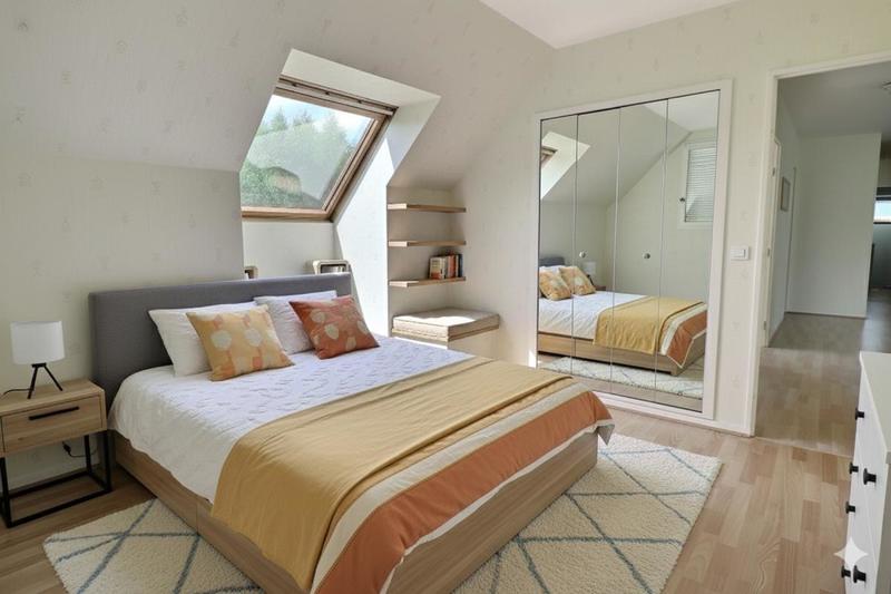 Maison - 240 m² - 9 pièces