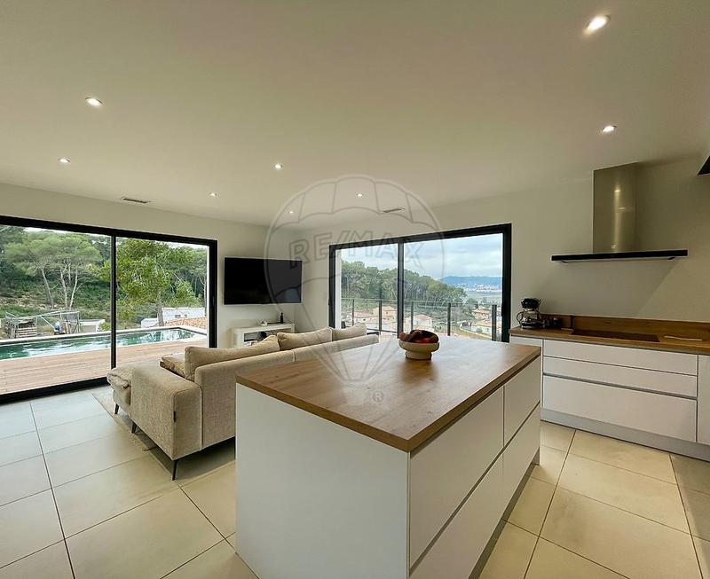 Maison - 108 m² - 6 pièces