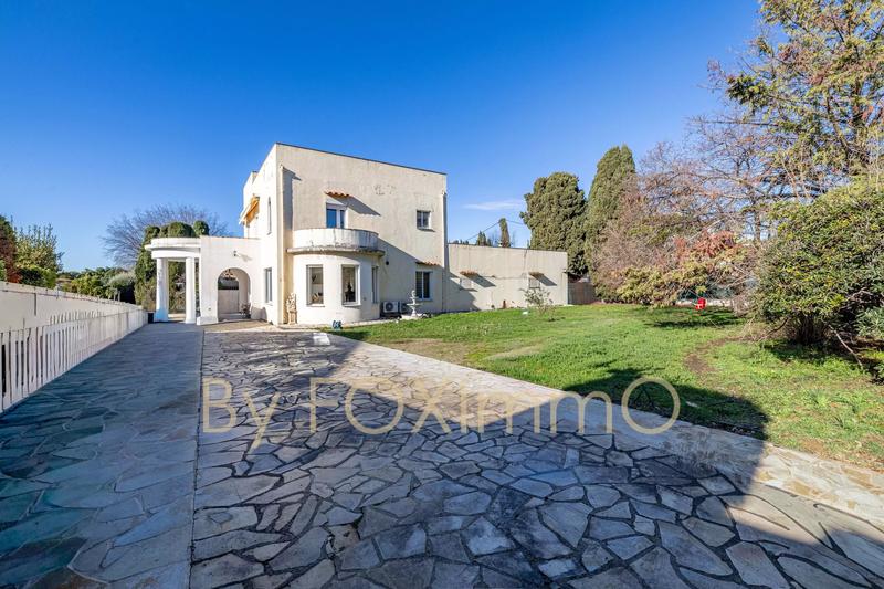 Maison - 280 m² - 7 pièces