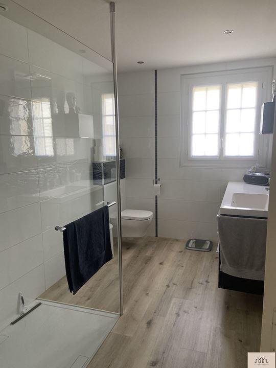 Maison traditionnelle - 207 m² - 7 pièces