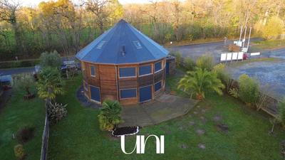 Maison - 216 m² - 7 pièces