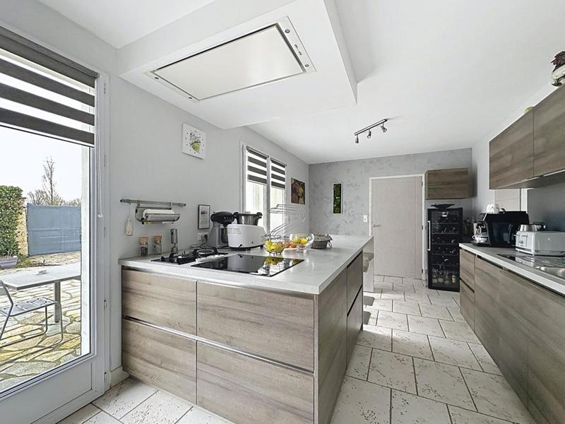 Maison - 220 m² - 5 pièces