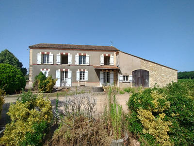 Maison - 234 m² - 8 pièces