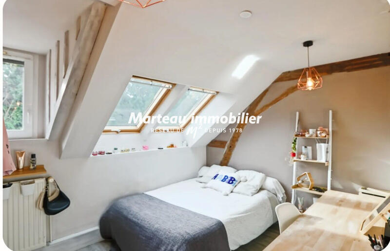 Maison - 234 m² - 8 pièces