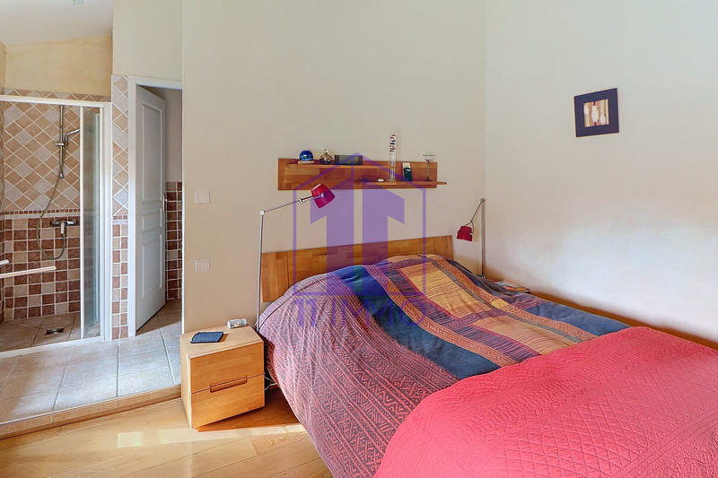 Maison - 230 m² - 10 pièces