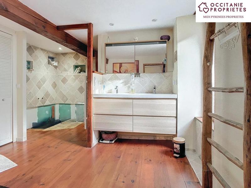 Maison de village - 238 m² - 9 pièces