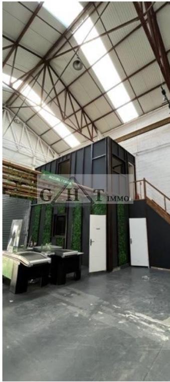 Entrepôt - 690 m²