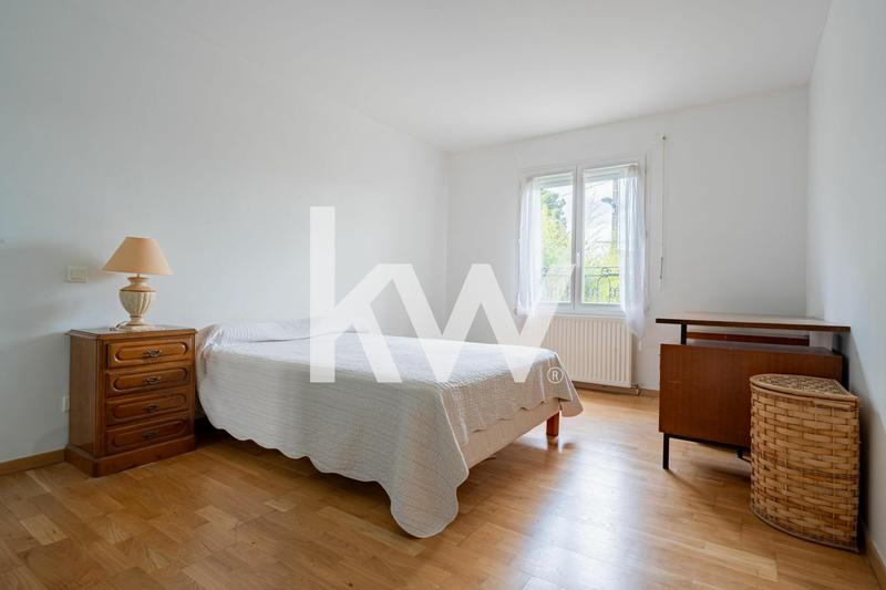 Maison - 250 m² - 8 pièces