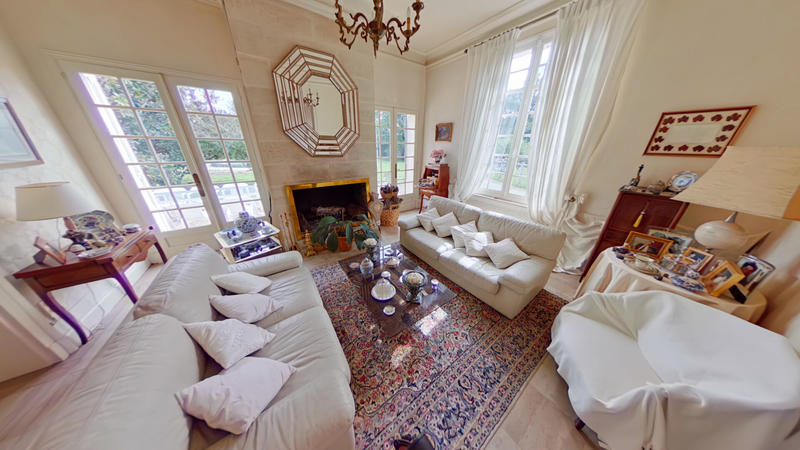 Maison - 290 m² - 9 pièces