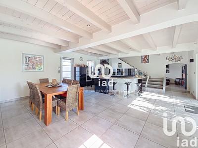 Maison - 203 m² - 9 pièces