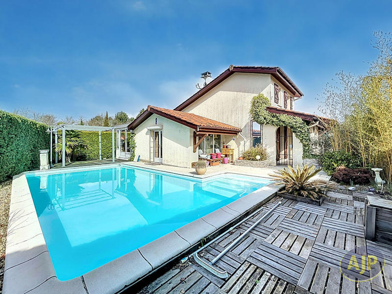 Maison - 145 m² - 6 pièces