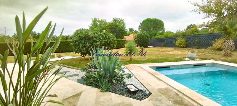 Maison - 225 m² - 6 pièces