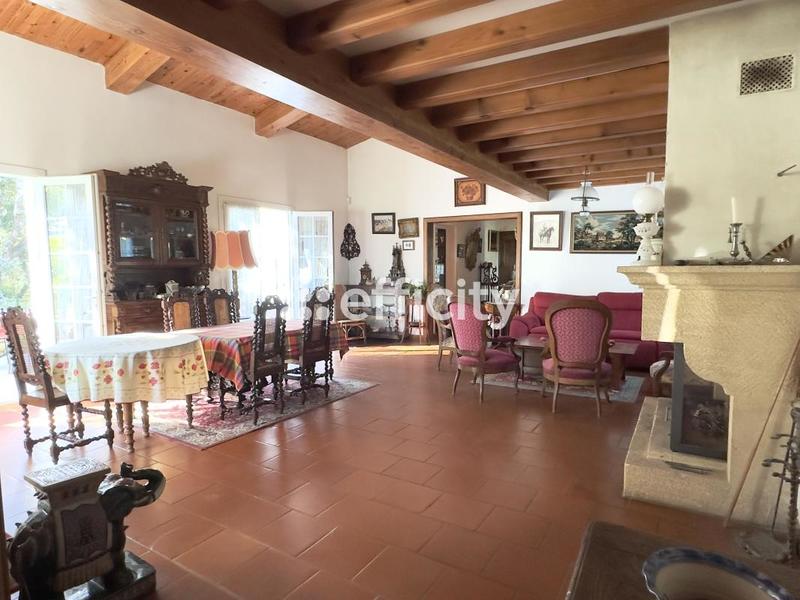 Maison - 223 m² - 7 pièces